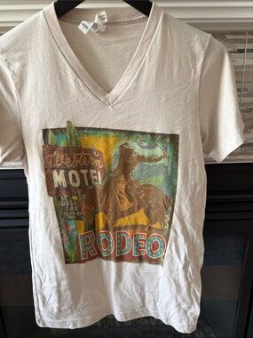 Rodeo Graphic V-Neck Tee - Cream